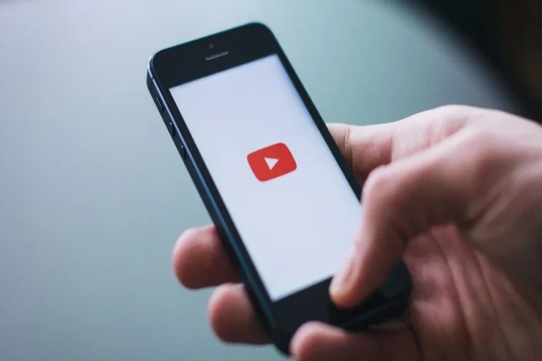 How to Download YouTube Videos to Create Engaging Social Media Clips and Bios