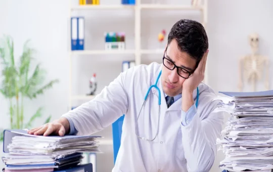 Why Paper Consent Forms Leave Aesthetic Clinics Exposed—and How Software Solves It